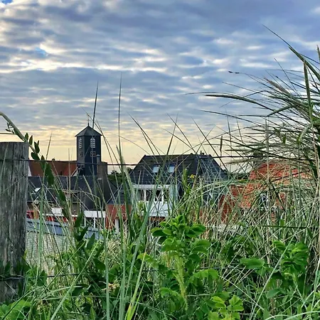 Дом отдыха Tiny Beach House - Super Knus Tiny House Omringd Met Natuur!